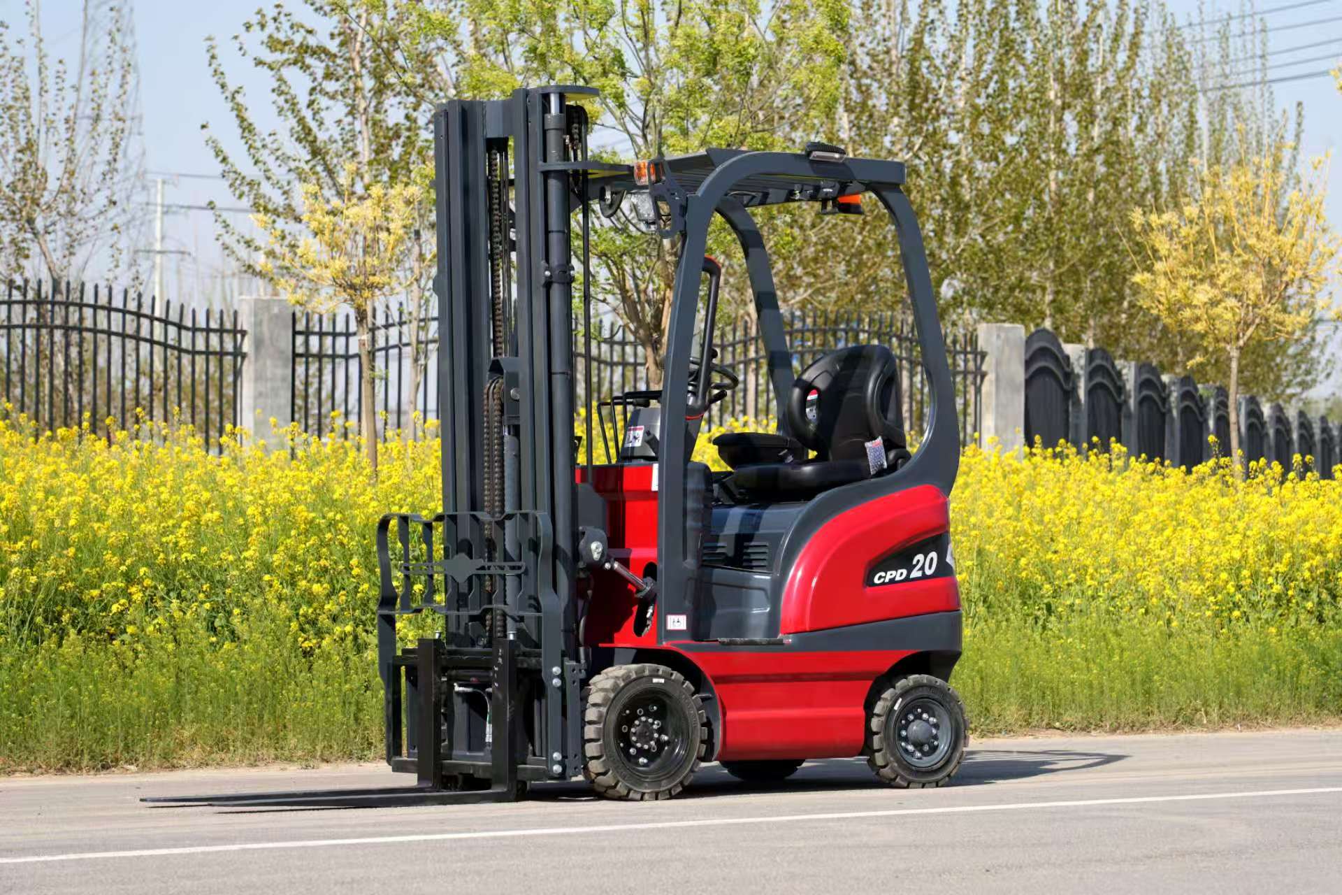 Electric forklift preparation 7